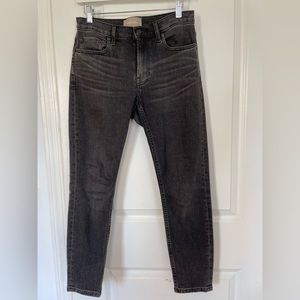 Everlane Mid-Rise Skinny Jean in Washed Black. Size 27 (Ankle).